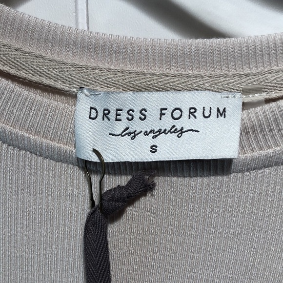 NWT Dress Forum side drawstring crop top stretchy form fitted ribbed beige top S - Picture 4 of 8